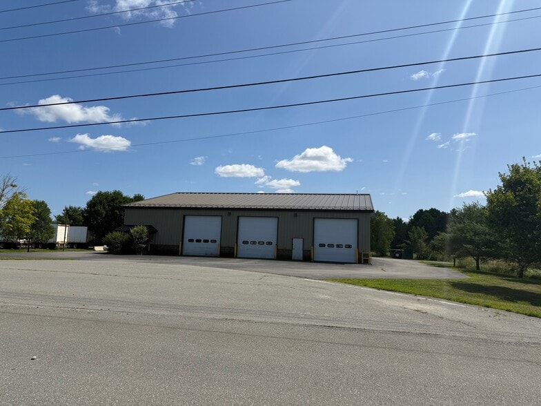 73 Carey cir, Hampden, ME for sale - Building Photo - Image 3 of 4