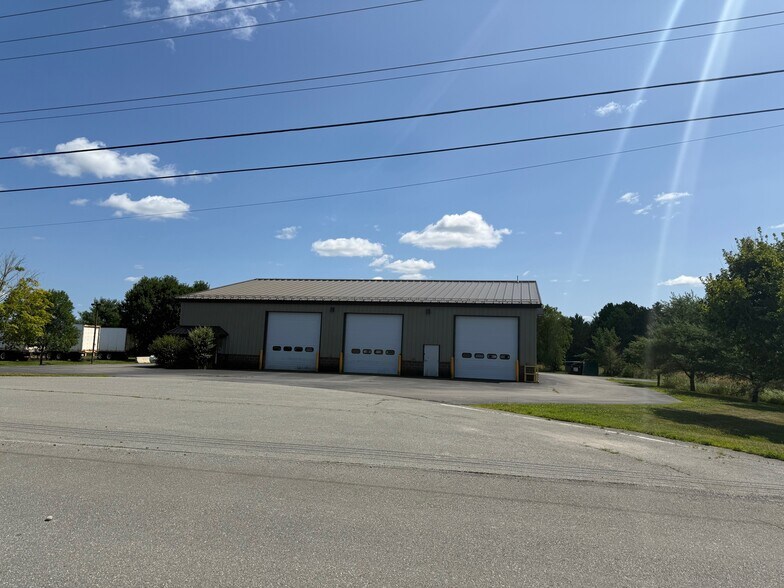 73 Carey cir, Hampden, ME à vendre - Photo du bâtiment - Image 3 de 4