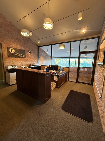 810 Downingtown Pike, West Chester, PA à vendre - Photo du bâtiment - Image 3 de 10