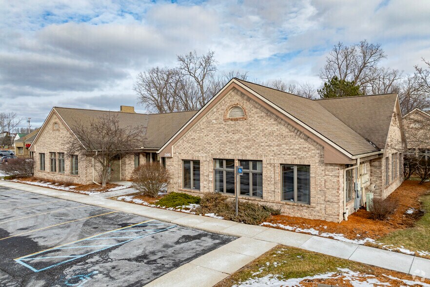 2410 Woodlake Dr, Okemos, MI for lease - Primary Photo - Image 1 of 36