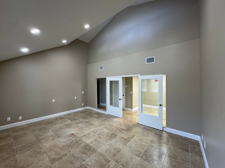 1705 Colonial Blvd, Fort Myers, FL à louer - Photo du bâtiment - Image 2 de 30