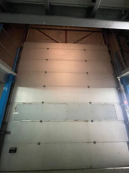 Flex in Ivry-sur-Seine for lease - Building Photo - Image 2 of 7