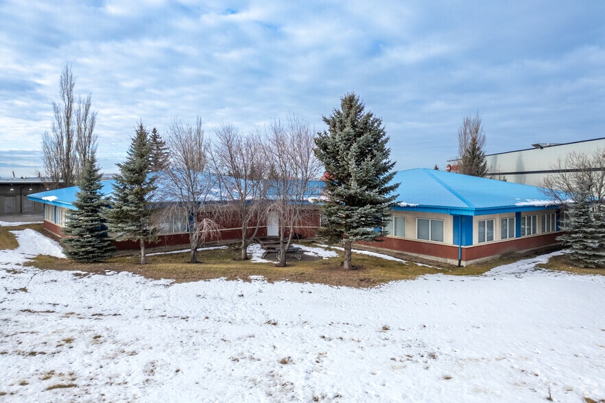 2435 Pegasus Rd NE, Calgary, AB for sale - Building Photo - Image 2 of 3