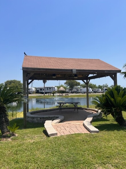 2231 E Bayshore Dr, San Leon, TX à vendre - Photo principale - Image 1 de 1