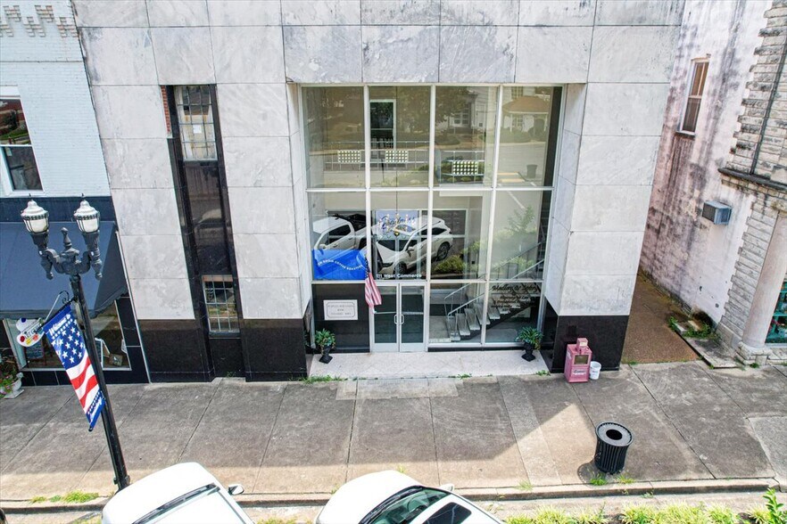 111 W Commerce St, Lewisburg, TN à vendre - Photo du bâtiment - Image 3 de 67