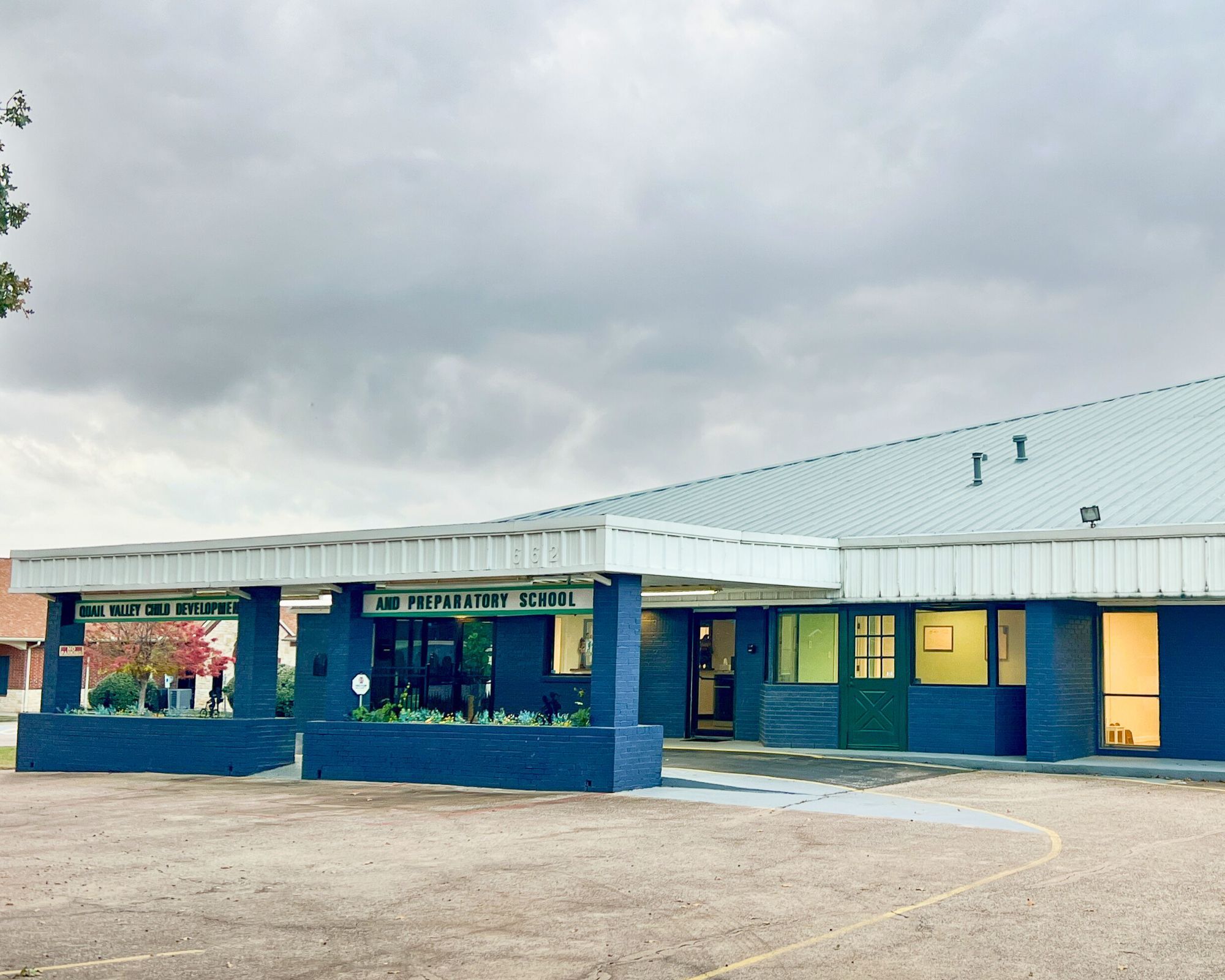 662 S Edmonds Ln, Lewisville, TX à vendre Photo du bâtiment- Image 1 de 21