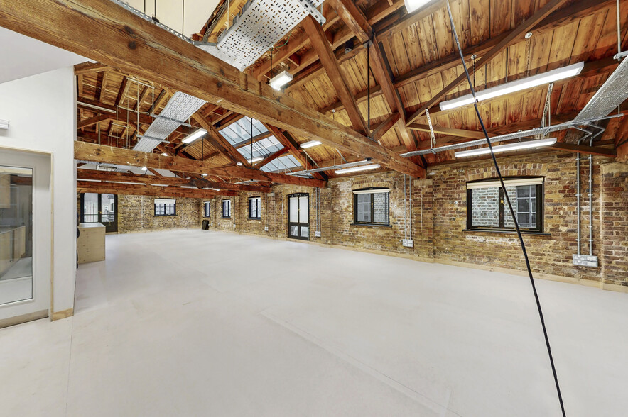 13 Mill St, London for lease - Building Photo - Image 3 of 11