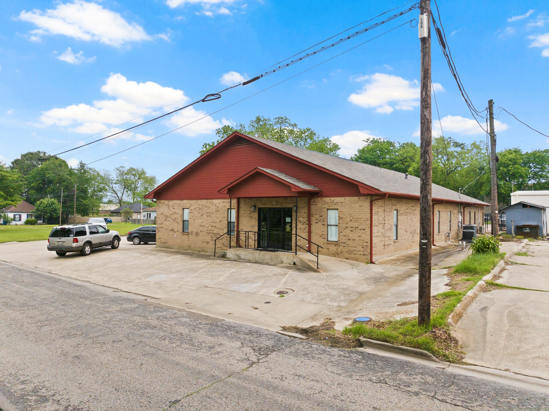 107 E 11th St, Mount Pleasant, TX à vendre Photo du bâtiment- Image 1 de 46