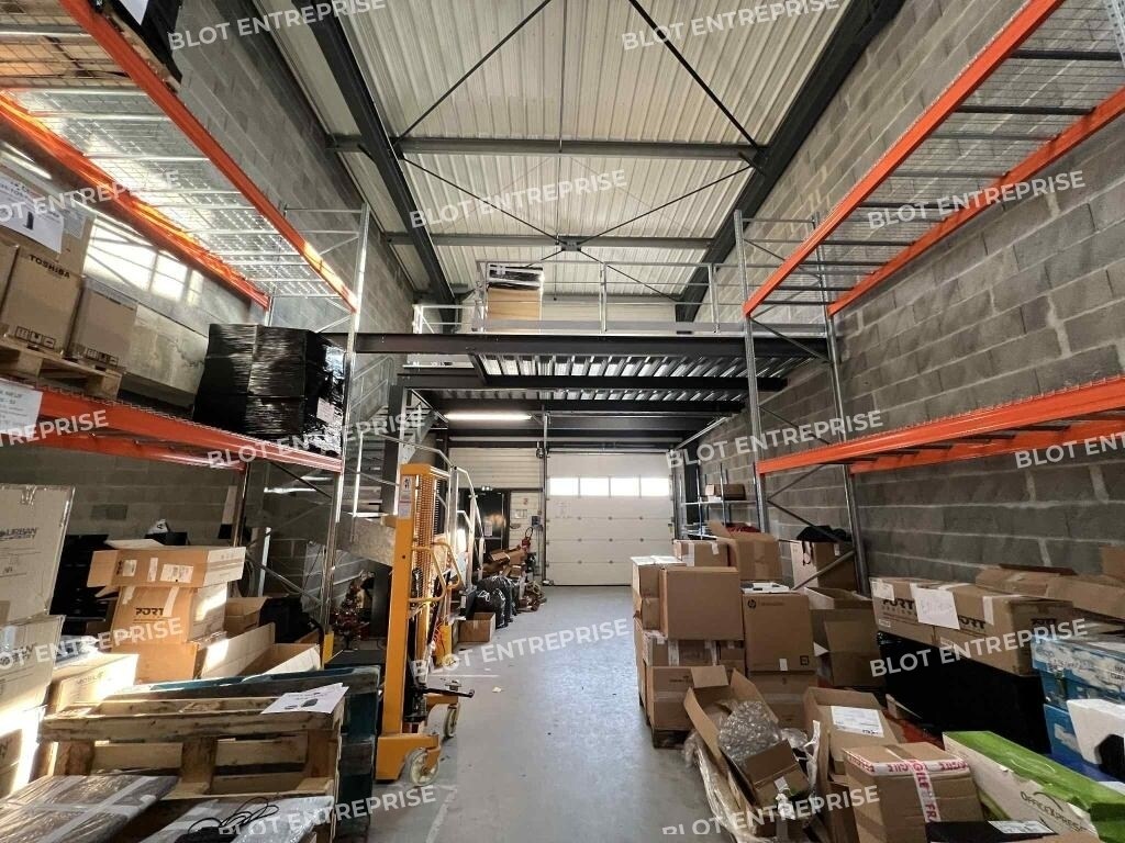 Industrial in Noyal-Châtillon-sur-Seiche for lease Interior Photo- Image 1 of 6
