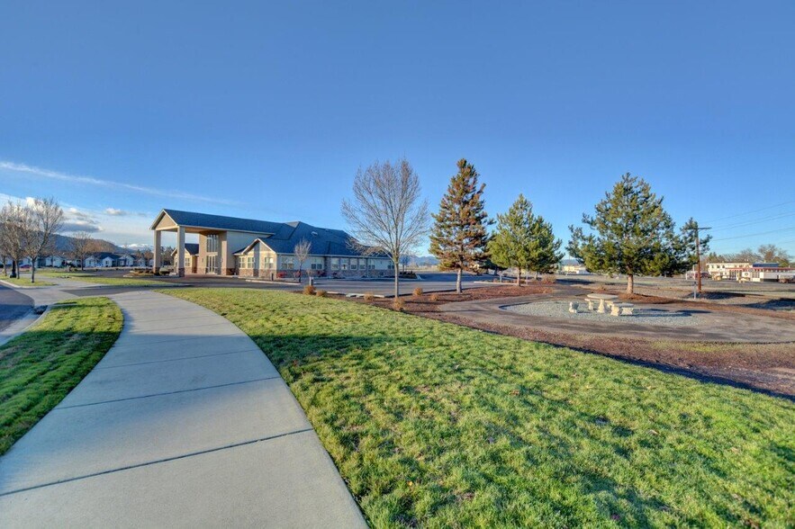 444 S Haskell St, Central Point, OR for lease - Building Photo - Image 3 of 21