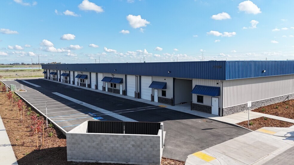 1200 Montclaire Dr, Ceres, CA for lease - Building Photo - Image 3 of 9