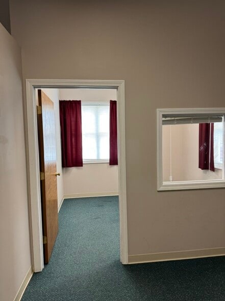 97 Farmington Avenue, Berlin, CT for lease - Interior Photo - Image 2 of 3