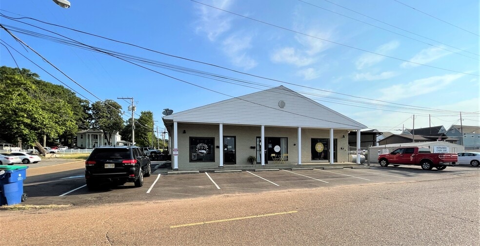 176-180 E Center St, Hernando, MS à louer - Photo du bâtiment - Image 2 de 6