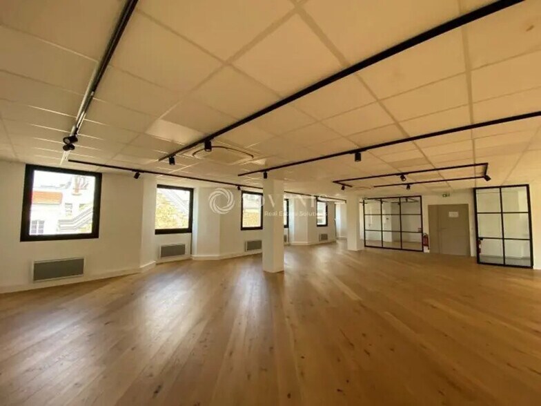 Office in Boulogne-Billancourt for lease - Interior Photo - Image 2 of 8