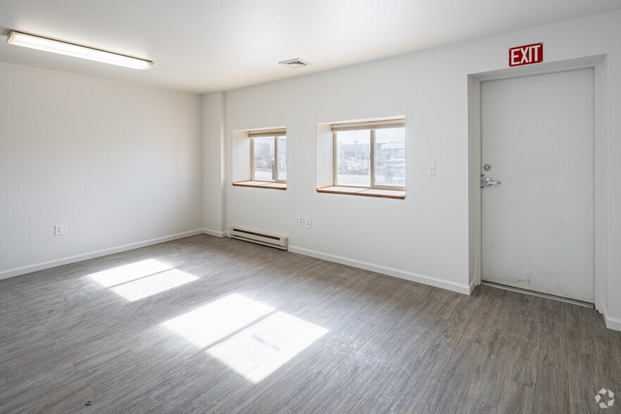 3805 Carson Ave, Evans, CO for sale - Interior Photo - Image 3 of 10