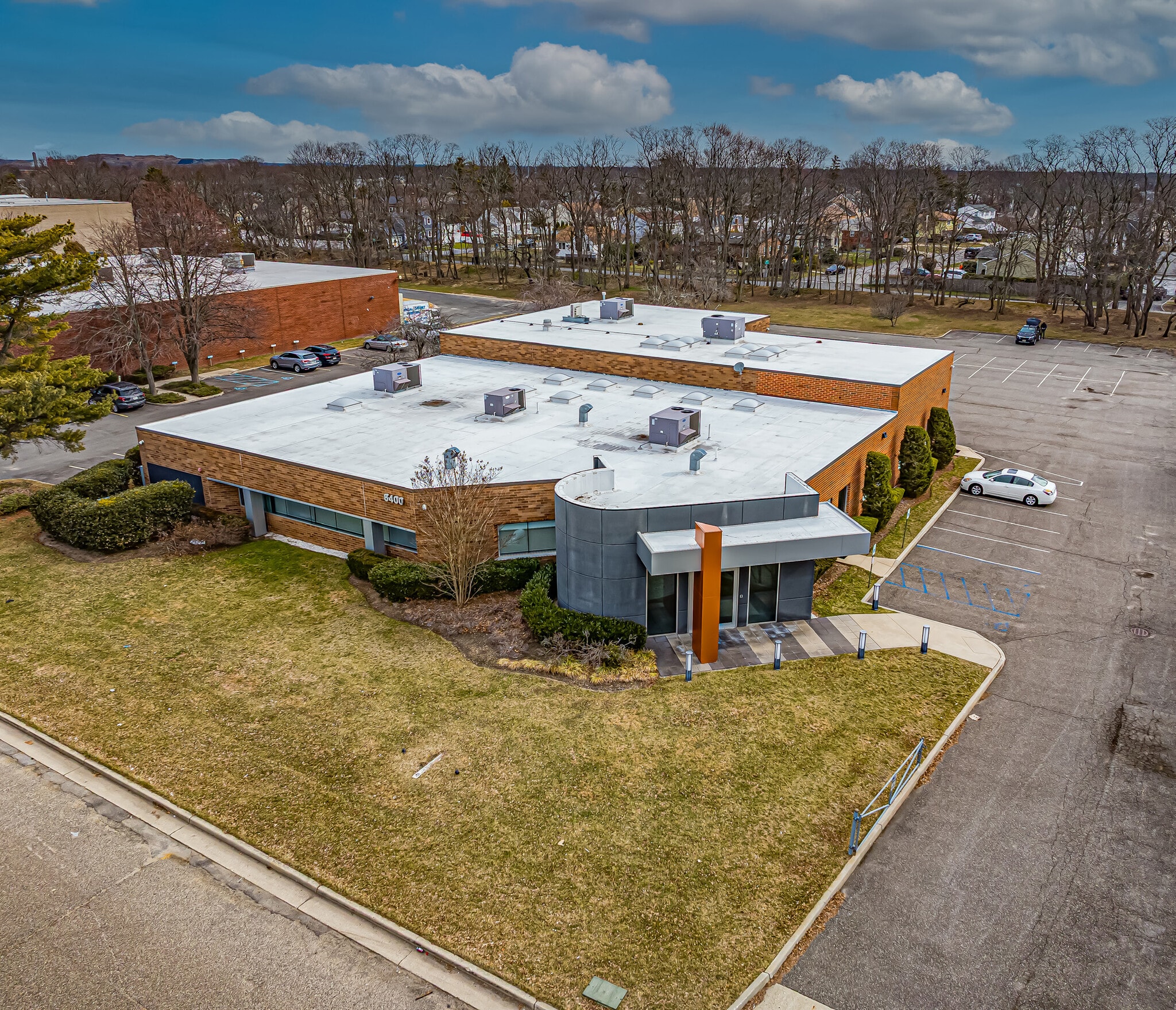 8400 New Horizons Blvd, Amityville, NY à louer Photo du bâtiment- Image 1 de 14