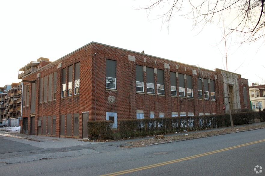 242 Suffolk St, Holyoke, MA for sale - Building Photo - Image 2 of 6