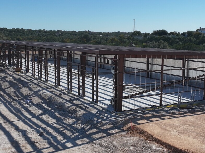 1900 S Cranes Mill Rd, New Braunfels, TX à louer - Photo du bâtiment - Image 3 de 5