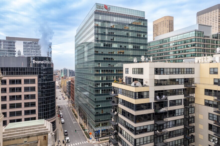 550 W Adams St, Chicago, IL à louer - Photo du bâtiment - Image 2 de 25