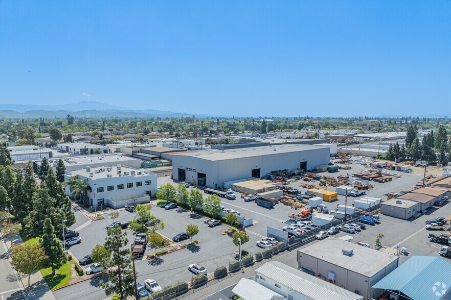 500 W Collins Ave, Orange, CA à vendre - Aérien - Image 3 de 7