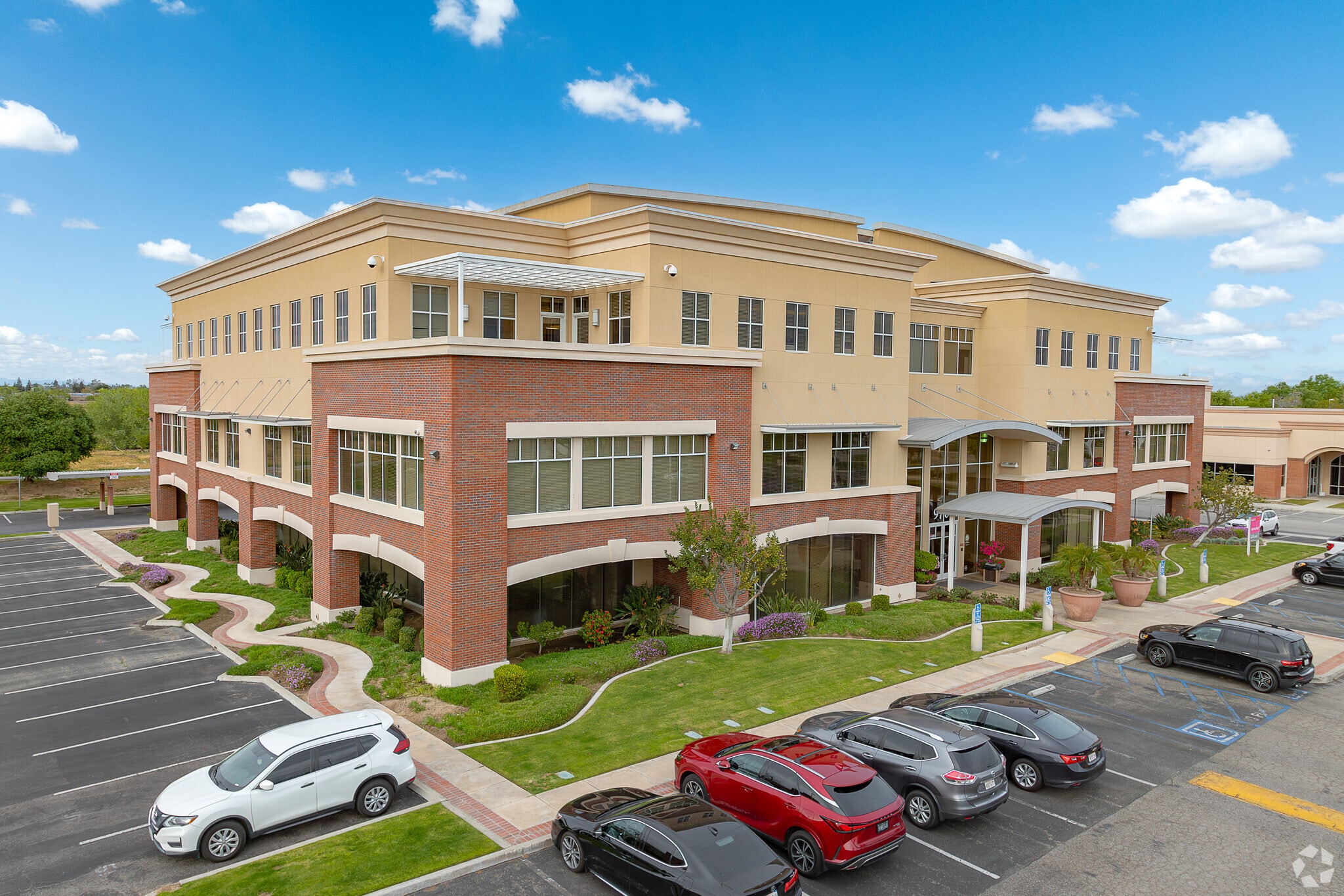 9700 stockdale Hwy, Bakersfield, CA for lease Primary Photo- Image 1 of 8