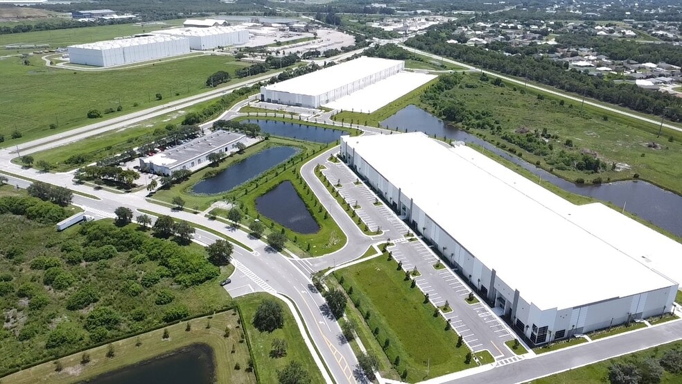 Glades Logistics Park portfolio of 2 properties for sale on LoopNet.ca - Building Photo - Image 2 of 8