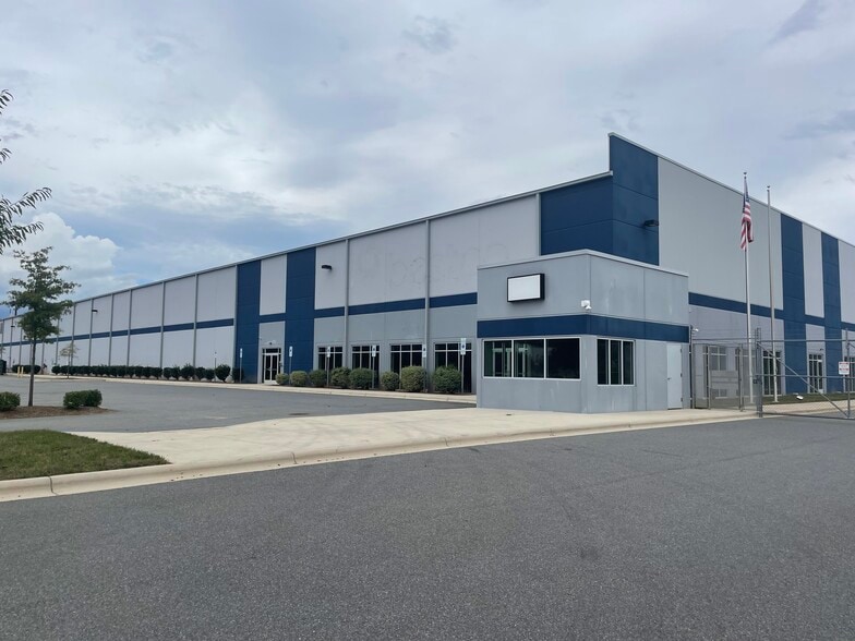 208 Manufacturers Blvd, Mooresville, NC à louer - Photo principale - Image 1 de 12