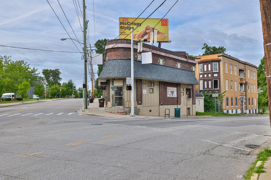 3235-3245 Woodburn Ave, Cincinnati, OH for sale - Building Photo - Image 3 of 26