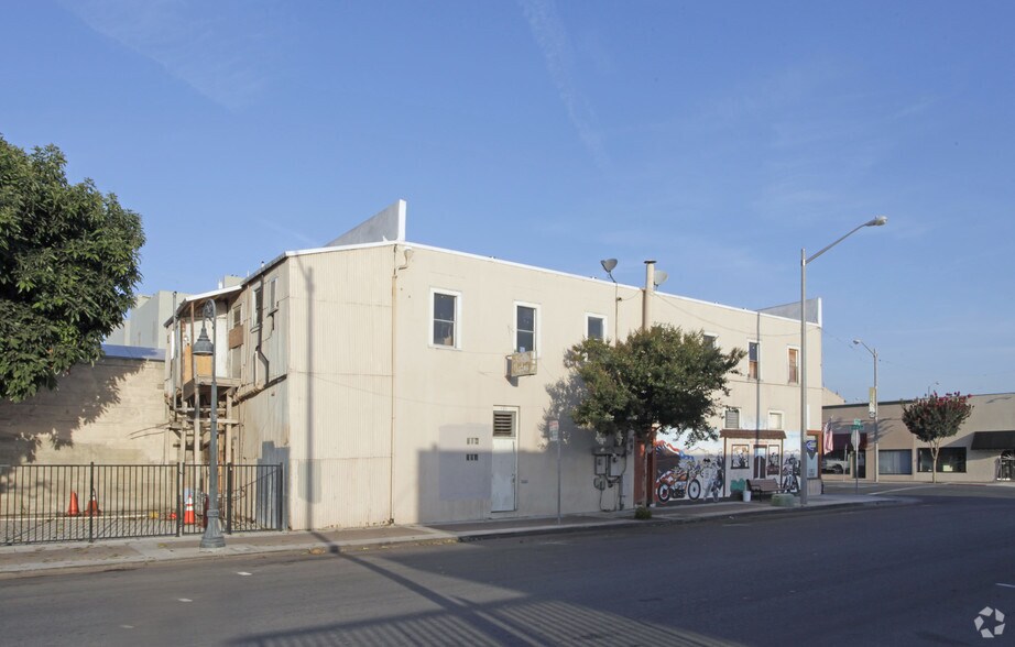 201 5th St, Hollister, CA à vendre - Photo du bâtiment - Image 2 de 16