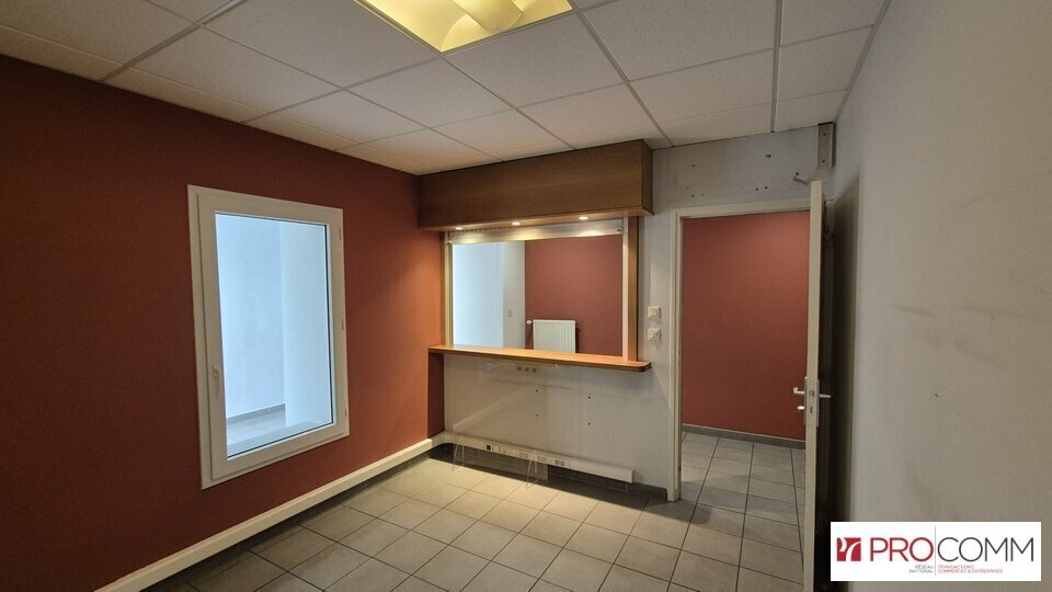 Office in Avignon for lease - Building Photo - Image 2 of 12