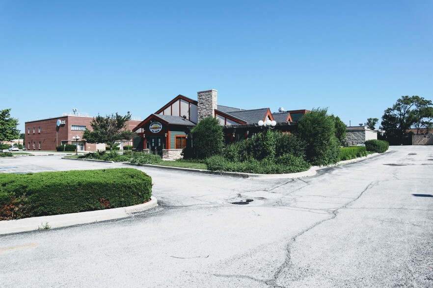 800 E Higgins Rd, Elk Grove Village, IL for sale - Building Photo - Image 1 of 1