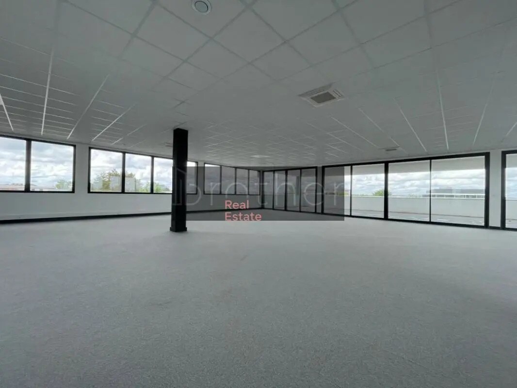Office in Mérignac for lease Building Photo- Image 1 of 10