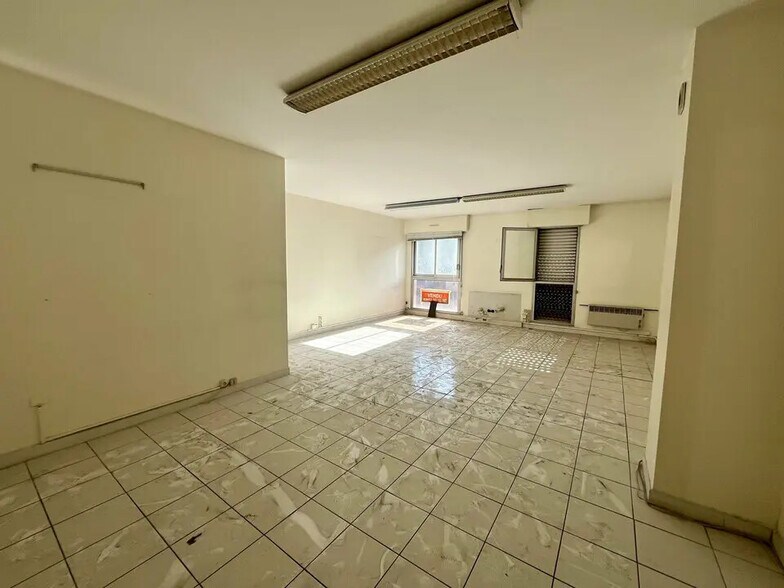 Bureau dans Châteaurenard à vendre - Photo du bâtiment - Image 3 de 4