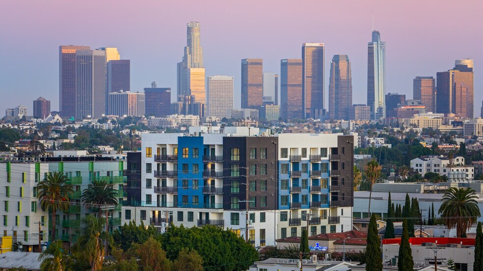 4750 Santa Monica Blvd, Los Angeles, CA à louer - Photo du bâtiment - Image 2 de 13