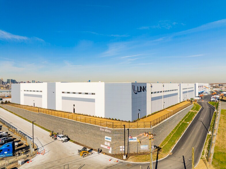 105-161 Hyatt Ave, Newark, NJ à louer - Photo du bâtiment - Image 3 de 16