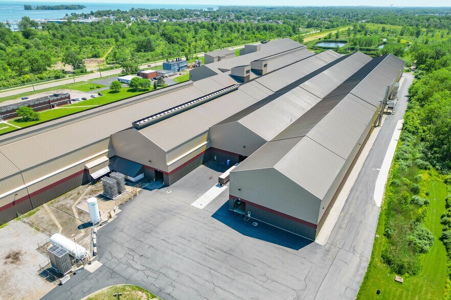 28000 W Jefferson Ave, Gibraltar, MI à vendre - Aérien - Image 3 de 8