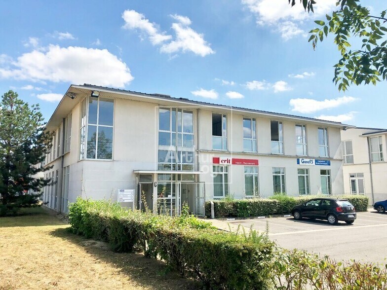 Bureau dans Lieusaint à vendre - Photo du bâtiment - Image 1 de 6