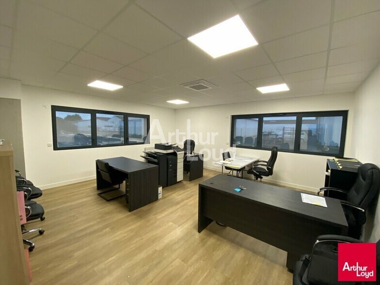 Industrial in Rennes for lease - Interior Photo - Image 2 of 5