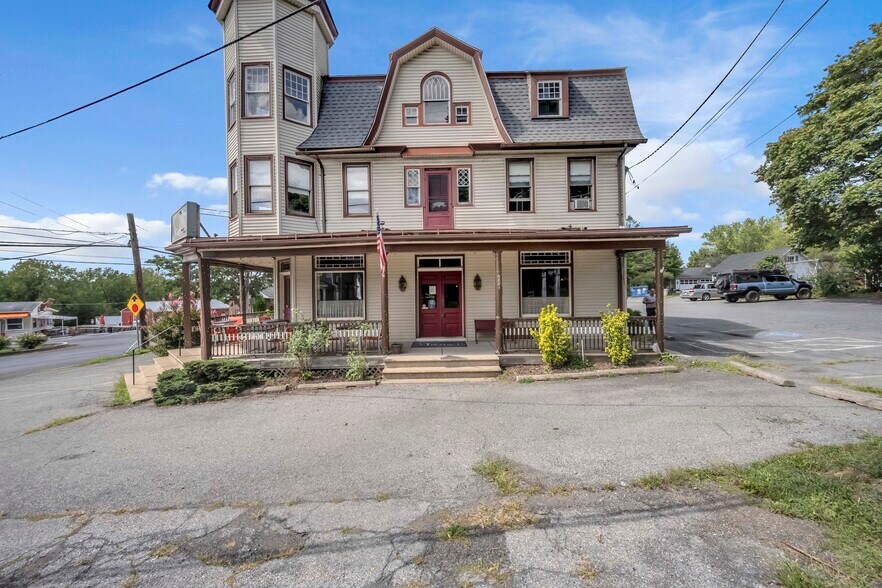 5881 Sullivan Trl, Nazareth, PA à vendre - Photo du bâtiment - Image 2 de 34