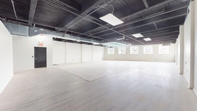 58-35 57th, Maspeth, NY à louer Photo intérieure- Image 2 de 14