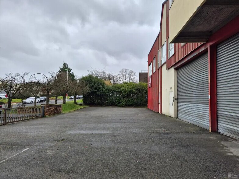 Industrial in Noisiel for lease - Building Photo - Image 3 of 10