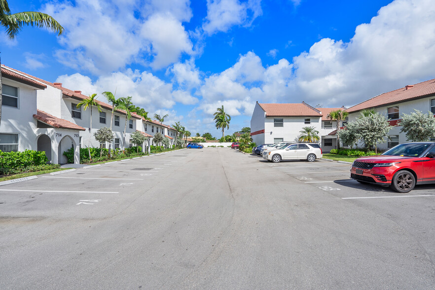 700-728 SW 81st Ter, North Lauderdale, FL for sale - Building Photo - Image 2 of 67