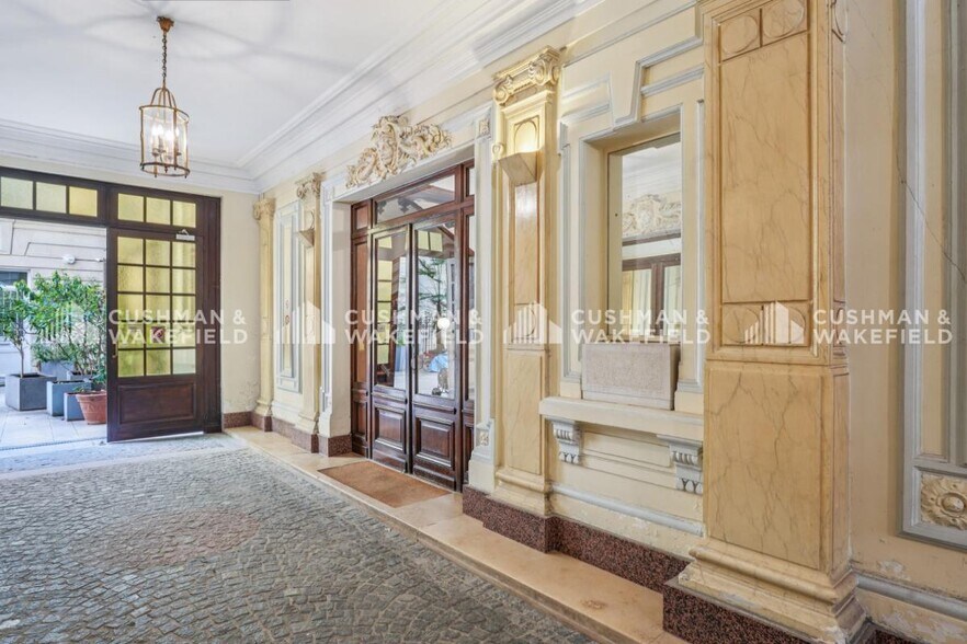 10 Rue De La Trémoille, Paris for sale - Lobby - Image 3 of 4