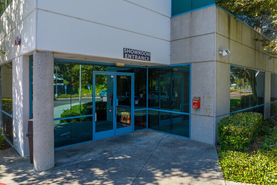 12375 World Trade Dr, San Diego, CA à louer - Photo du bâtiment - Image 3 de 4