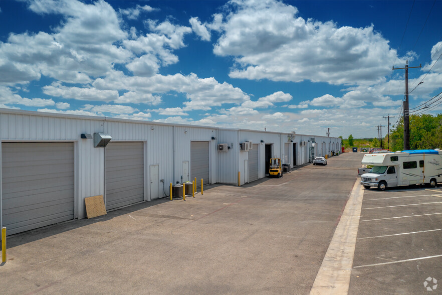 14886 Tradesman Dr, San Antonio, TX for lease - Building Photo - Image 3 of 7