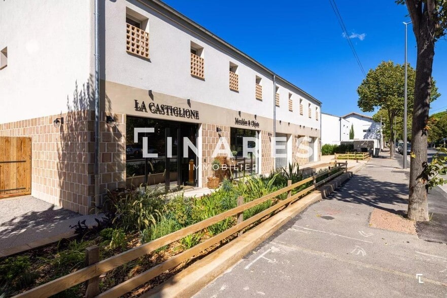 Retail in Marseille for lease - Building Photo - Image 2 of 3