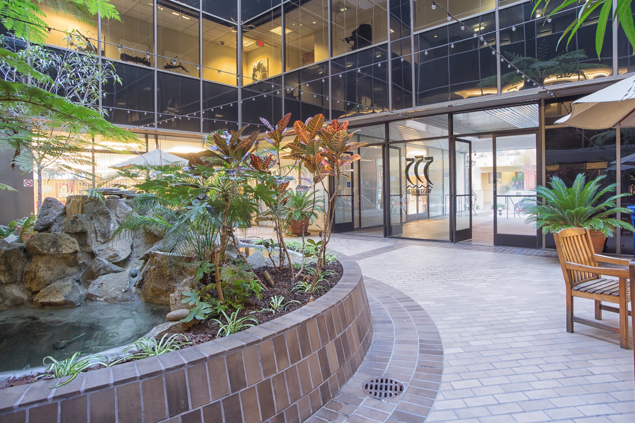 555 W Beech St, San Diego, CA à louer Photo principale- Image 1 de 12