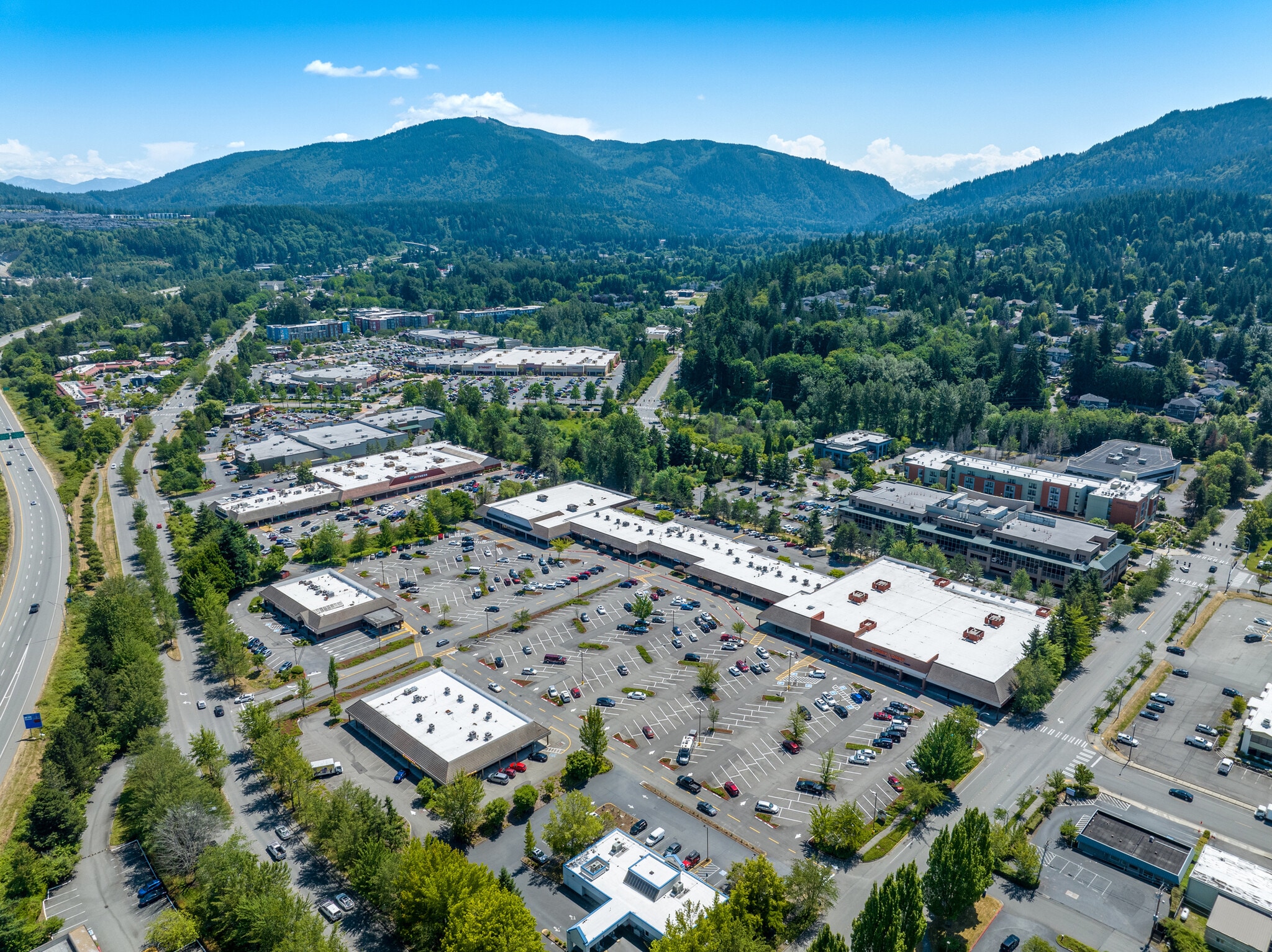 1065 NW Gilman Blvd, Issaquah, WA for lease Building Photo- Image 1 of 5