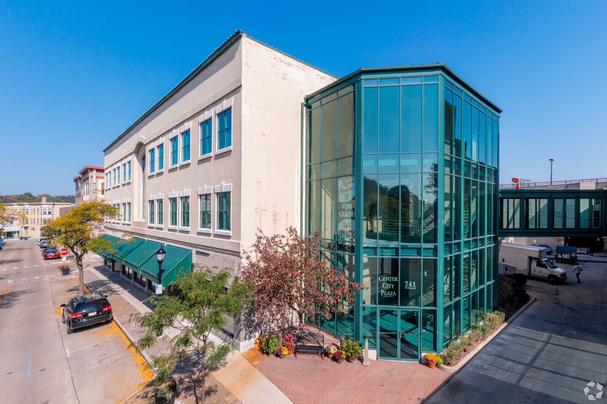 741 N Grand Ave, Waukesha, WI for lease Primary Photo- Image 1 of 5