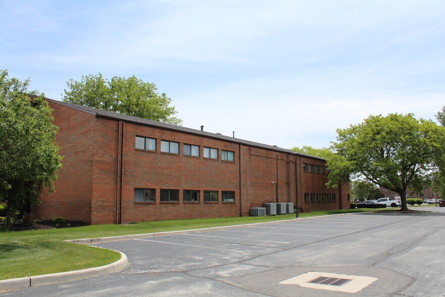 440 E Poe Rd, Bowling Green, OH à louer - Photo du bâtiment - Image 3 de 8